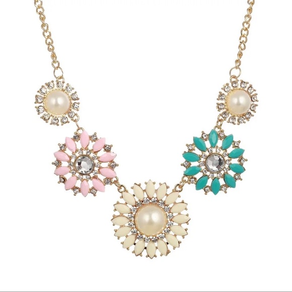 $2 FLORAL NECKLACE. NEW. $2 WITH ANY $10 ORDER OR MORE - Picture 5 of 13